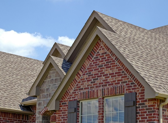 What Makes Asphalt Shingles a Lasting Roof Choice?