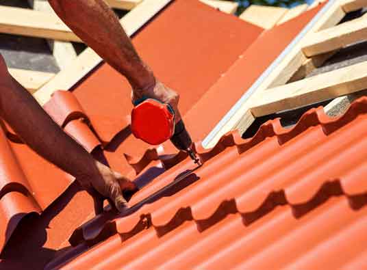 Home Improvement: 3 Reasons to Work with Local Contractors